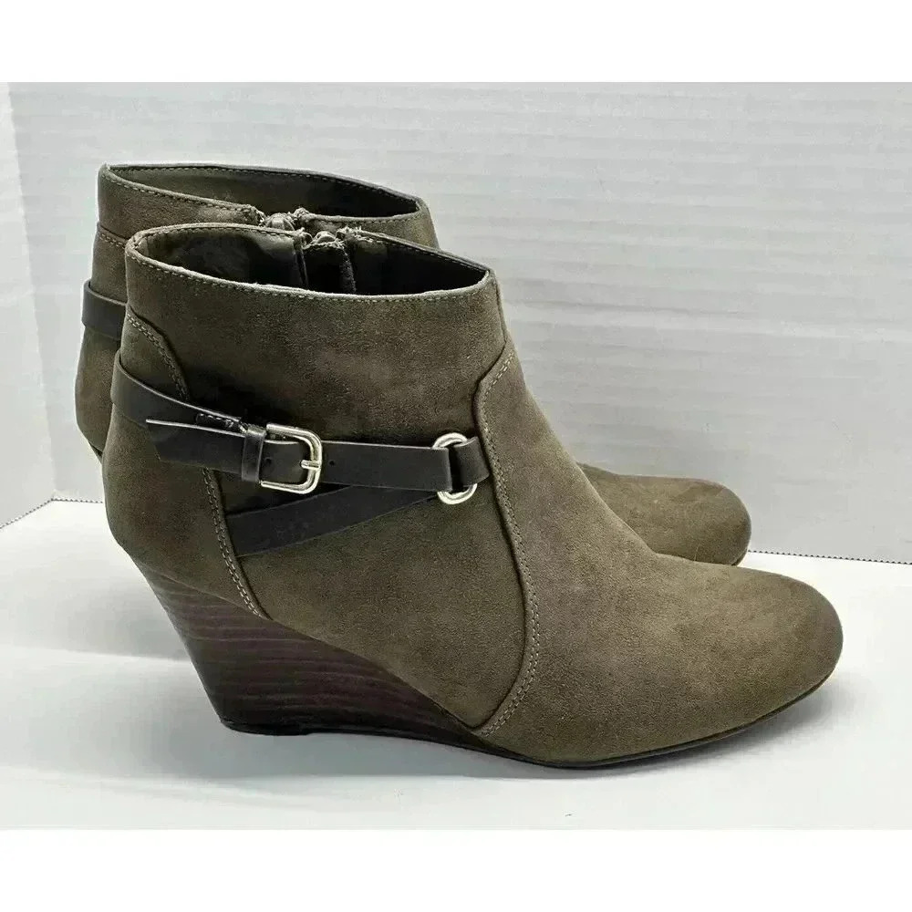 Report Galiana Womens Green Suede Side Zipper Ankle Wedge Bootie Size 8
